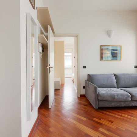Bright & Comfy Apartment With Parking Milaan Buitenkant foto