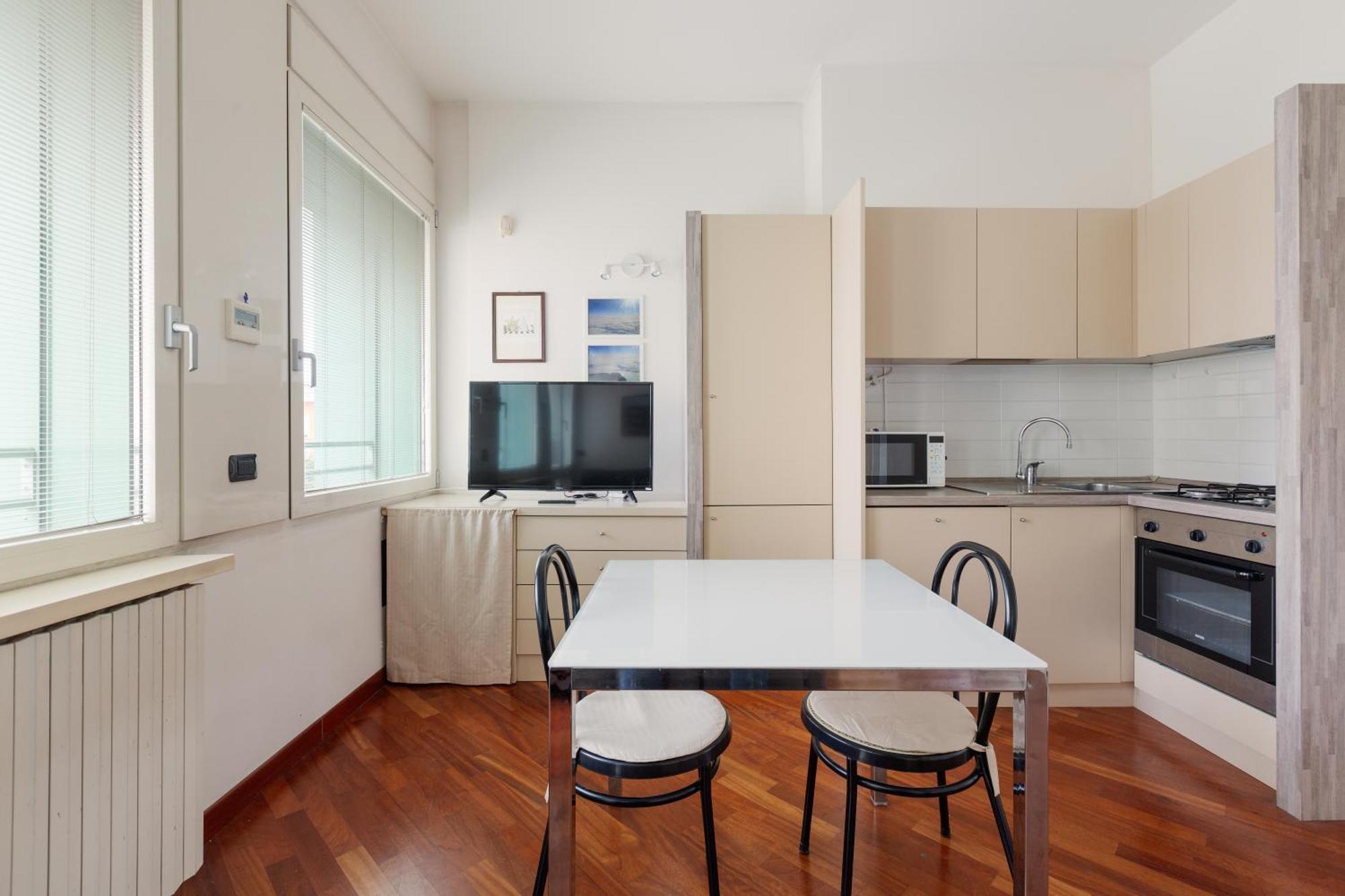 Bright & Comfy Apartment With Parking Milaan Buitenkant foto